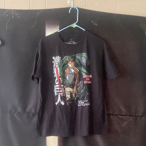 Attack on Titan Black Graphic Tee - Picture 1 of 1